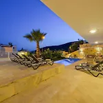 Lumiere 1 Villa